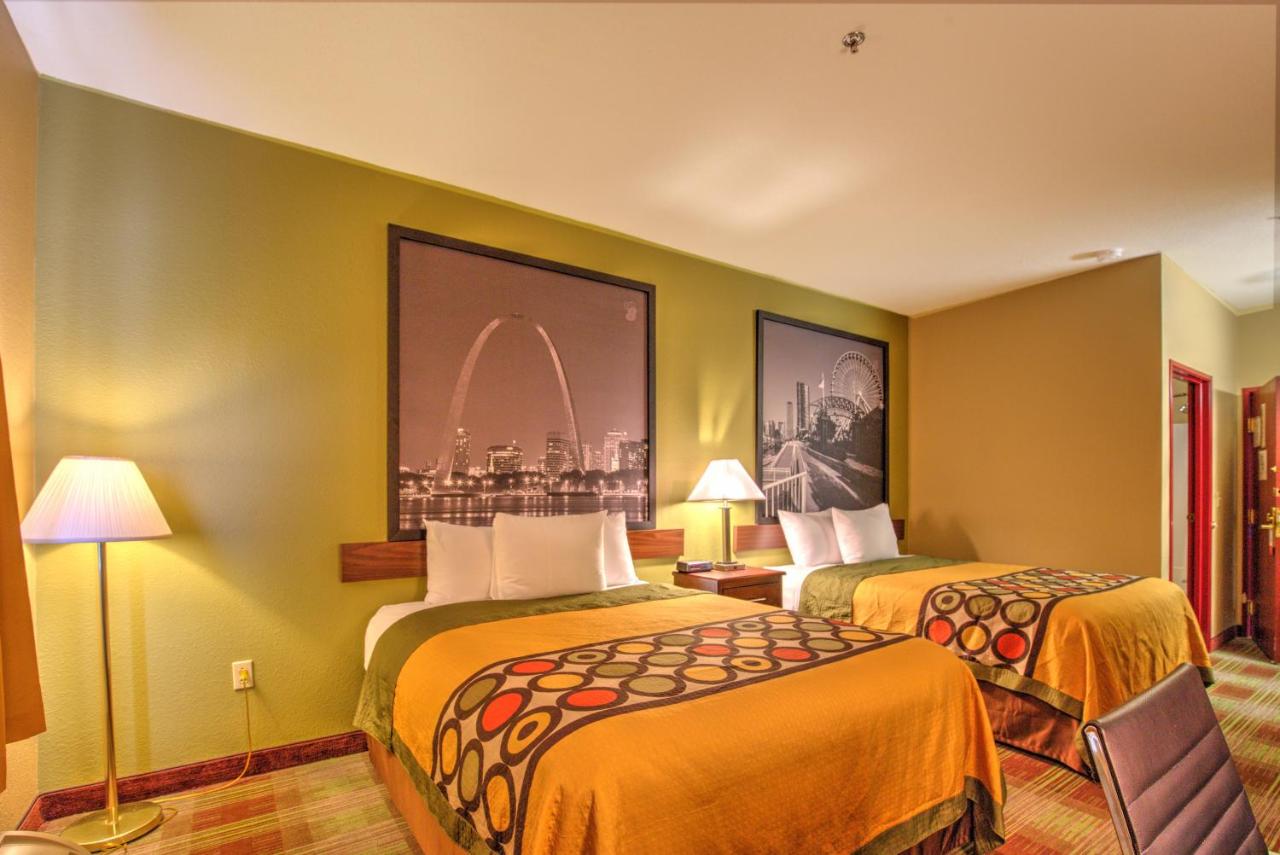 | Super 8 by Wyndham Waterloo