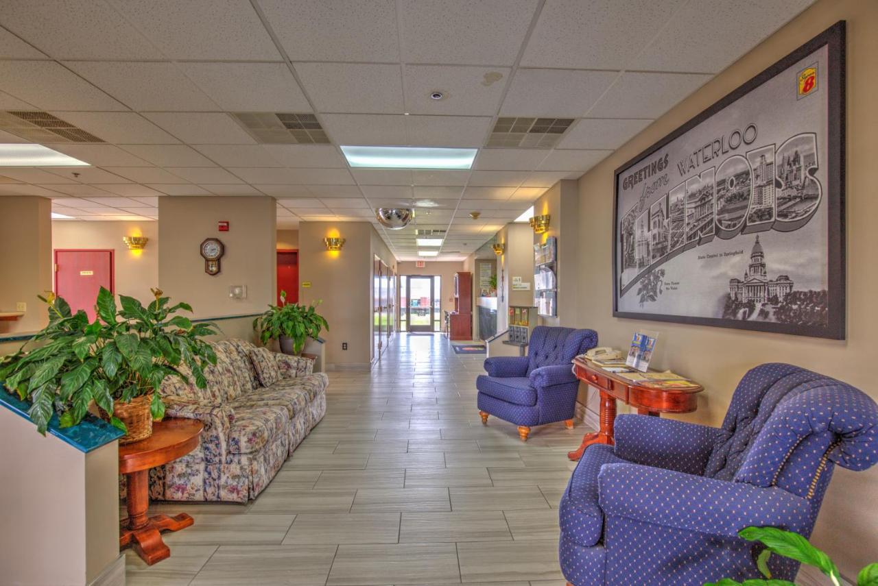 | Super 8 by Wyndham Waterloo