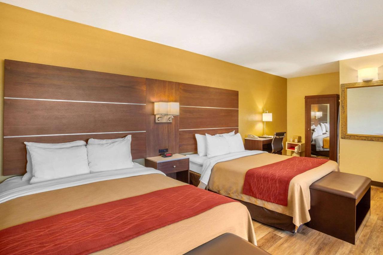 Deluxe Room, 2 Queen Beds, Pool View, Non Smoking at Comfort Inn San Diego Airport At The Harbor