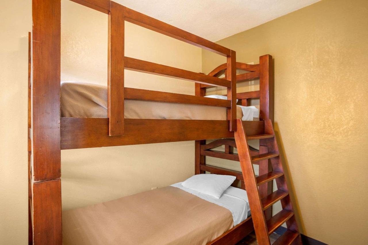 Deluxe Room, 1 King Bed and Bunk Bed, Non Smoking at Comfort Inn San Diego Airport At The Harbor