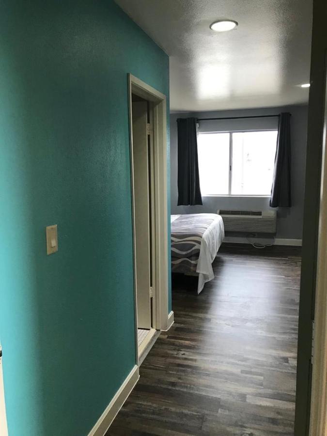 King Room at Valued Stay Madison