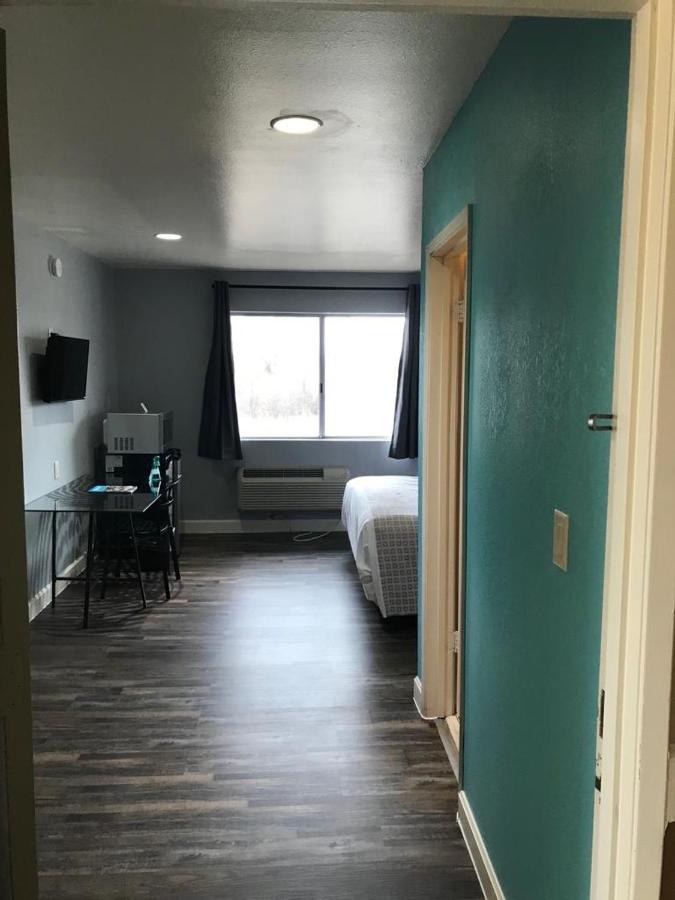 King Room at Valued Stay Madison