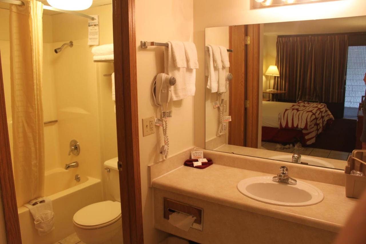 | Ozark Valley Inn