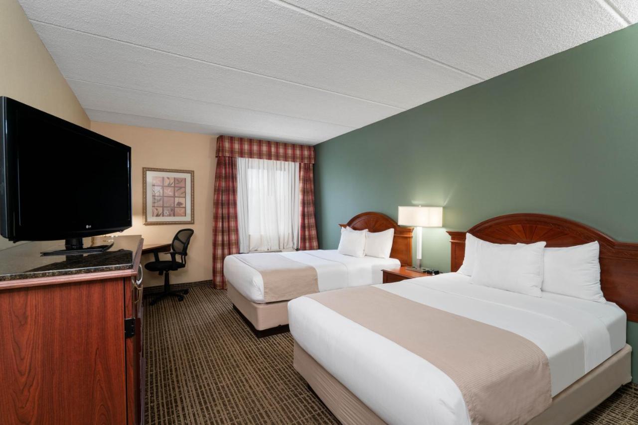 Deluxe Double Room with Two Double Beds - Non-Smoking at Baymont by Wyndham Knoxville/Cedar Bluff