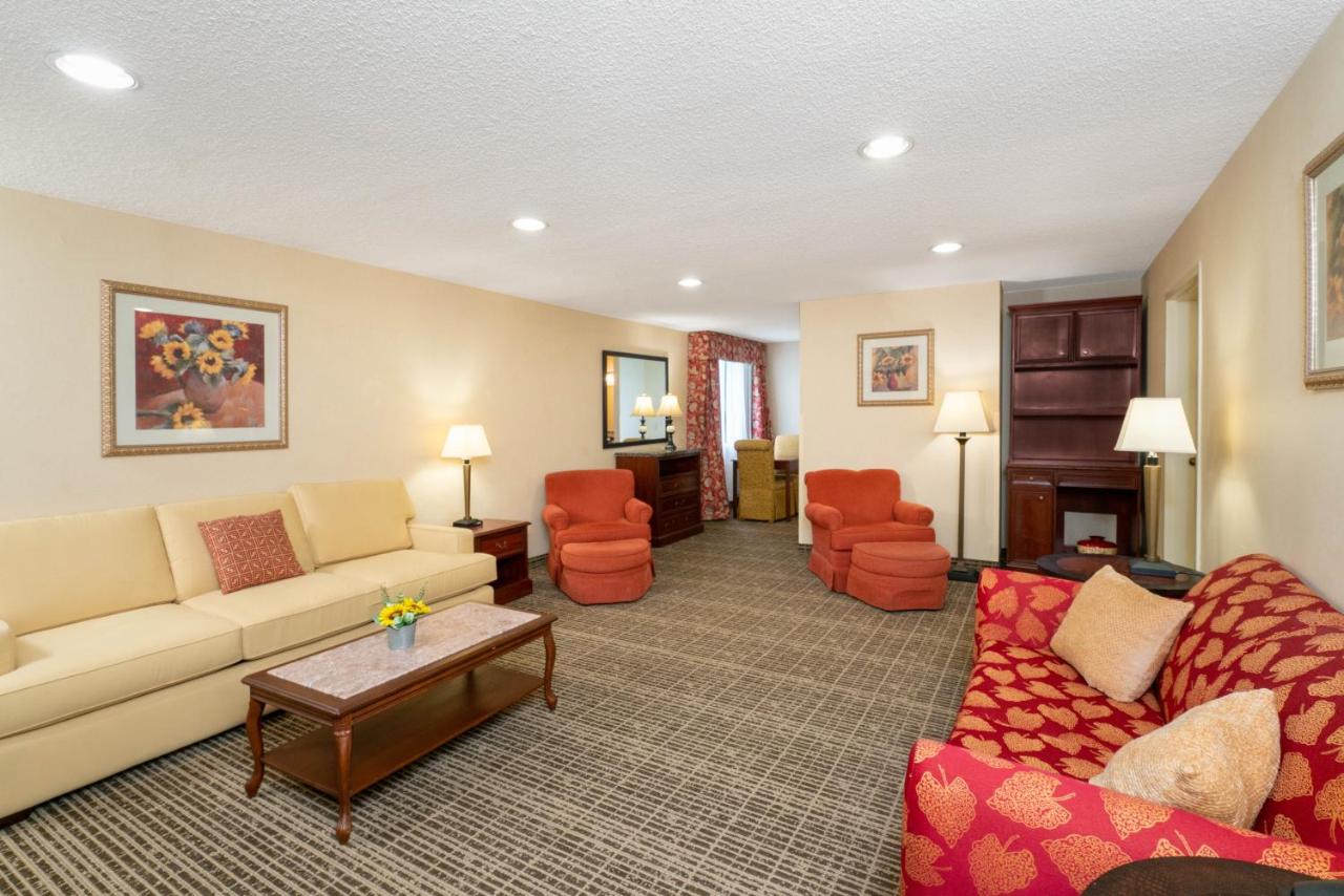 Executive King Suite - Non-Smoking at Baymont by Wyndham Knoxville/Cedar Bluff