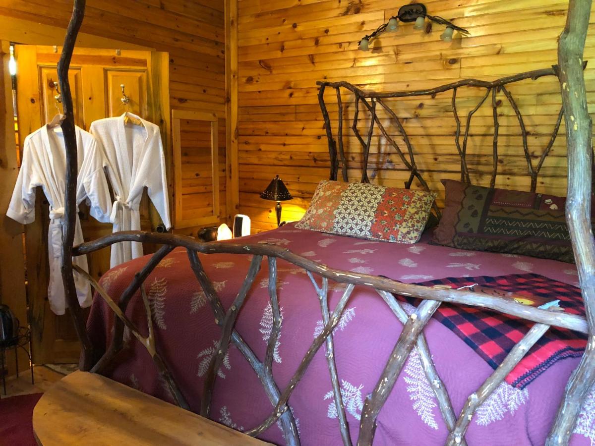 | Creekwalk Inn Bed and Breakfast with Cabins