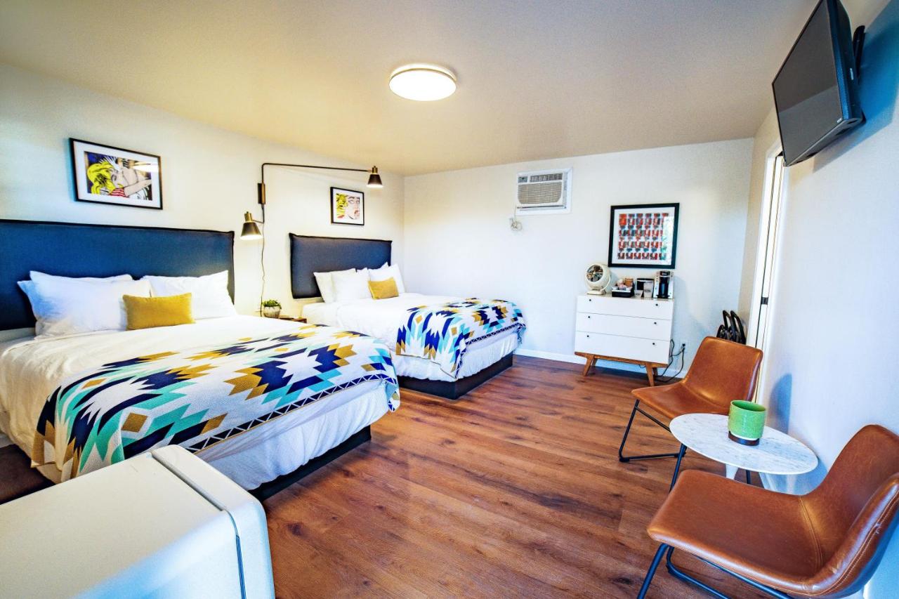 | Stonewall Motor Lodge