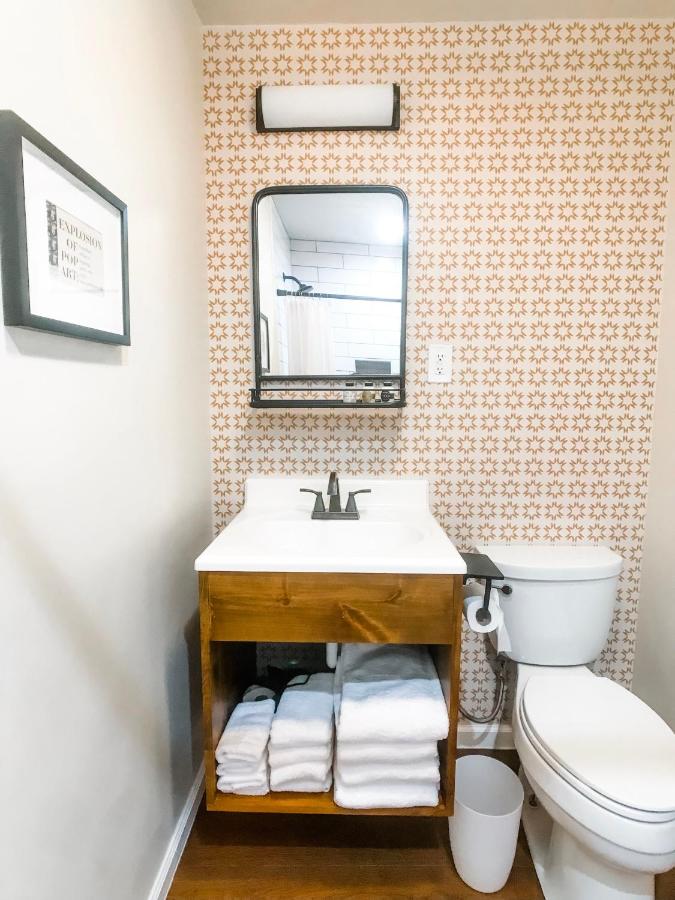 | Stonewall Motor Lodge