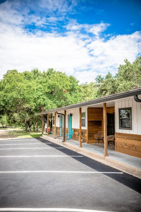 | Stonewall Motor Lodge