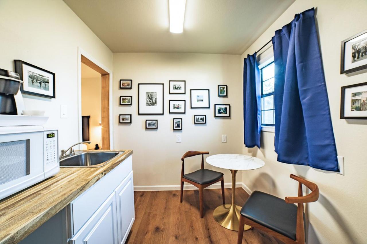 | Stonewall Motor Lodge