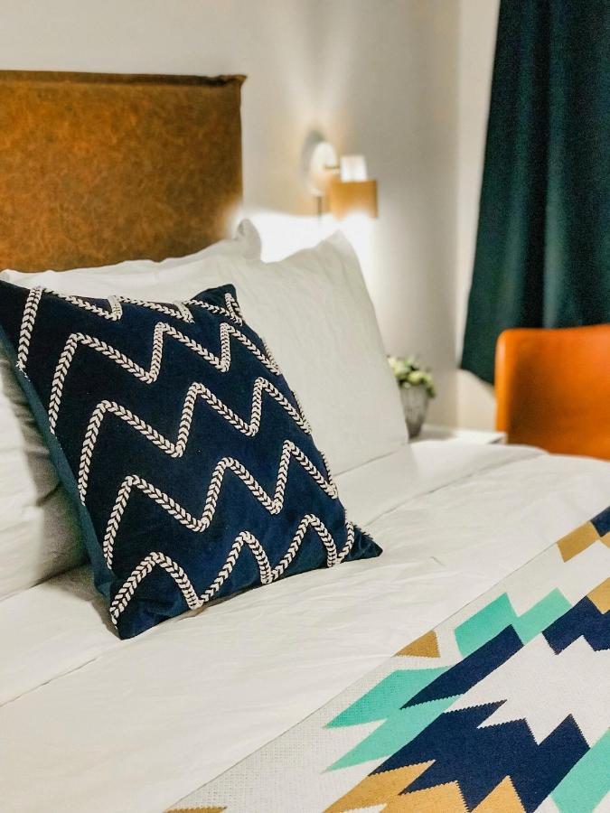 | Stonewall Motor Lodge