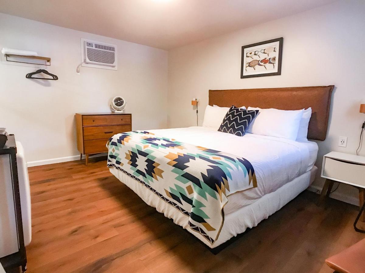  | Stonewall Motor Lodge