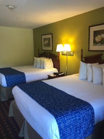 Queen Room with Two Queen Beds - Smoking at Travelodge by Wyndham Clarksville