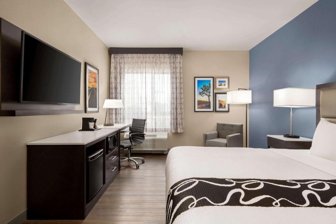King Room - Mobility Access/Non-Smoking at La Quinta Inn & Suites by Wyndham San Bernardino