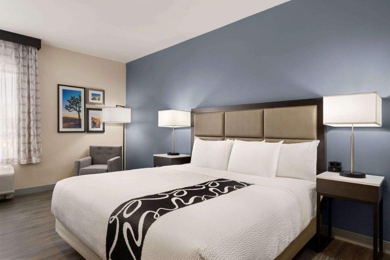 King Room - Mobility Access/Non-Smoking at La Quinta Inn & Suites by Wyndham San Bernardino