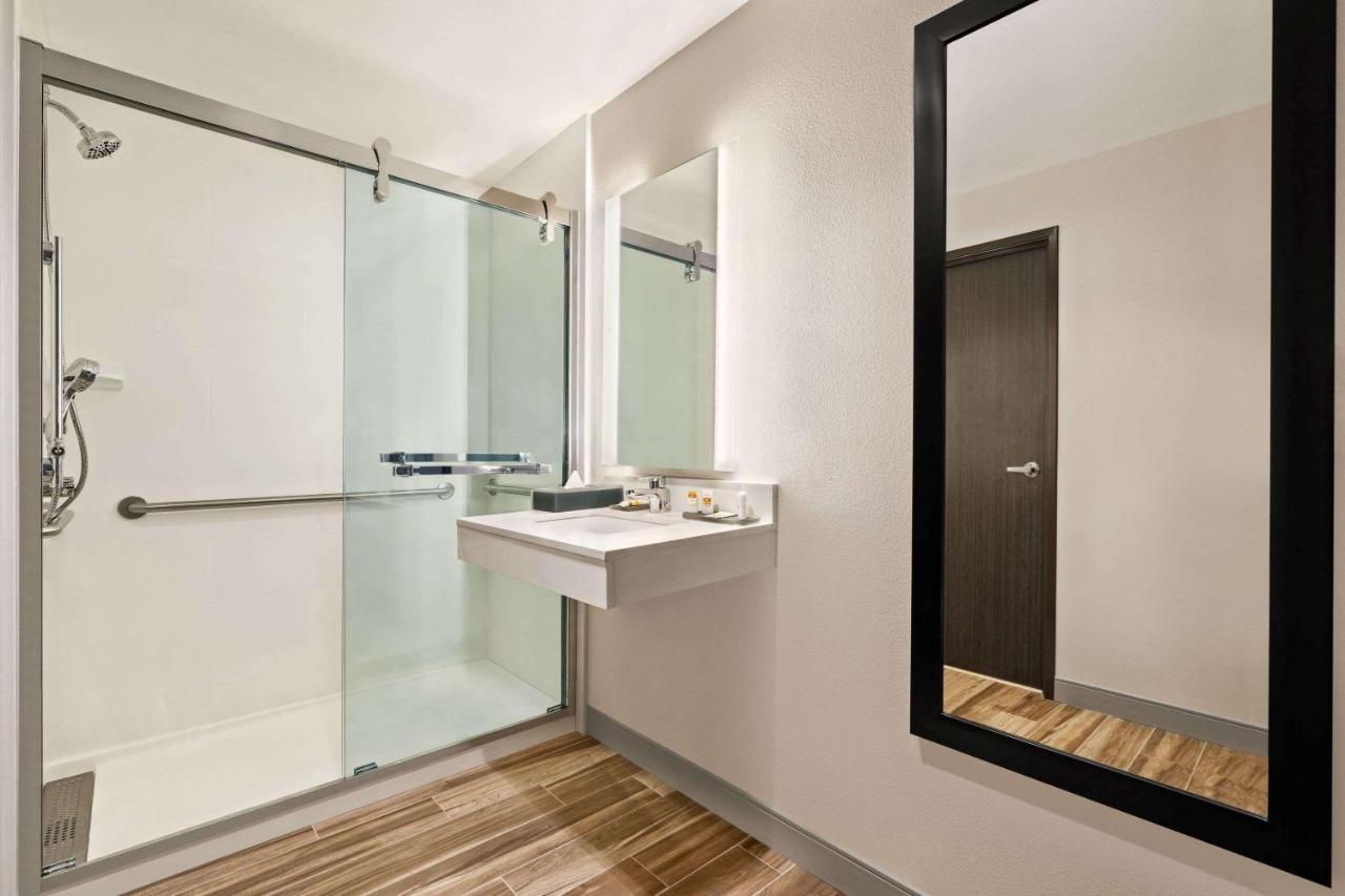 King Room - Mobility Access/Non-Smoking at La Quinta Inn & Suites by Wyndham San Bernardino