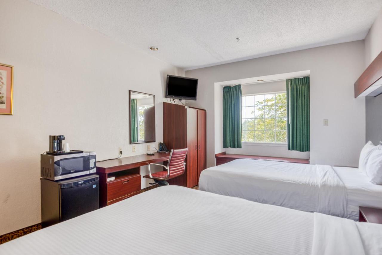 Queen Room with Two Queen Beds at Trident Inn & Suites, Baton Rouge