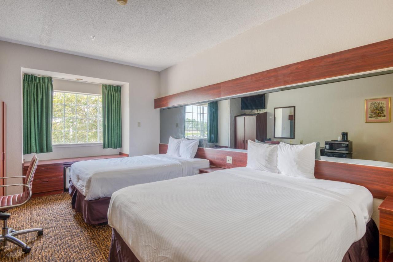 Queen Room with Two Queen Beds at Trident Inn & Suites, Baton Rouge