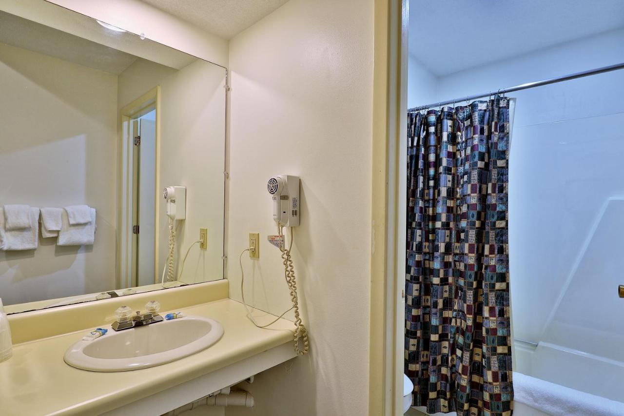 | Cedarbrook Queen Studio 207