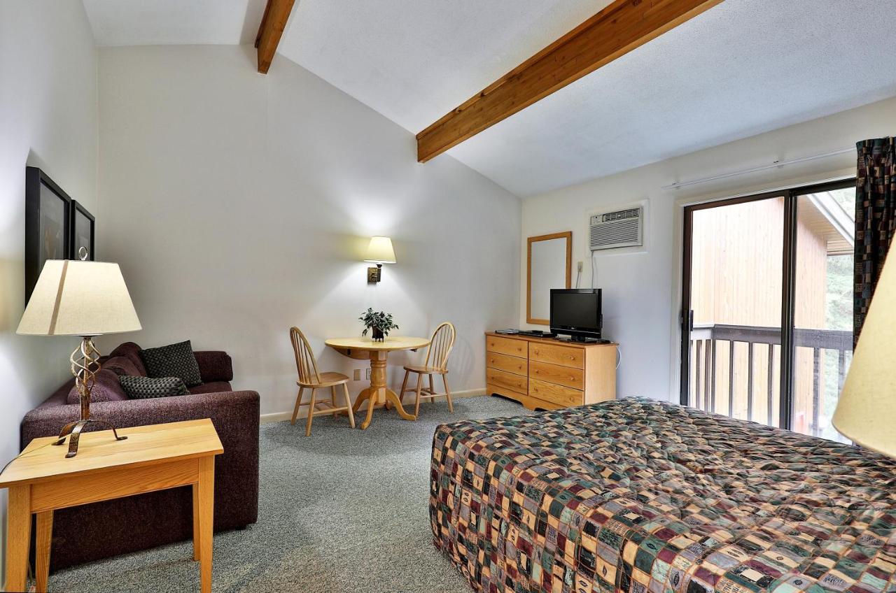 | Cedarbrook Queen Studio 207