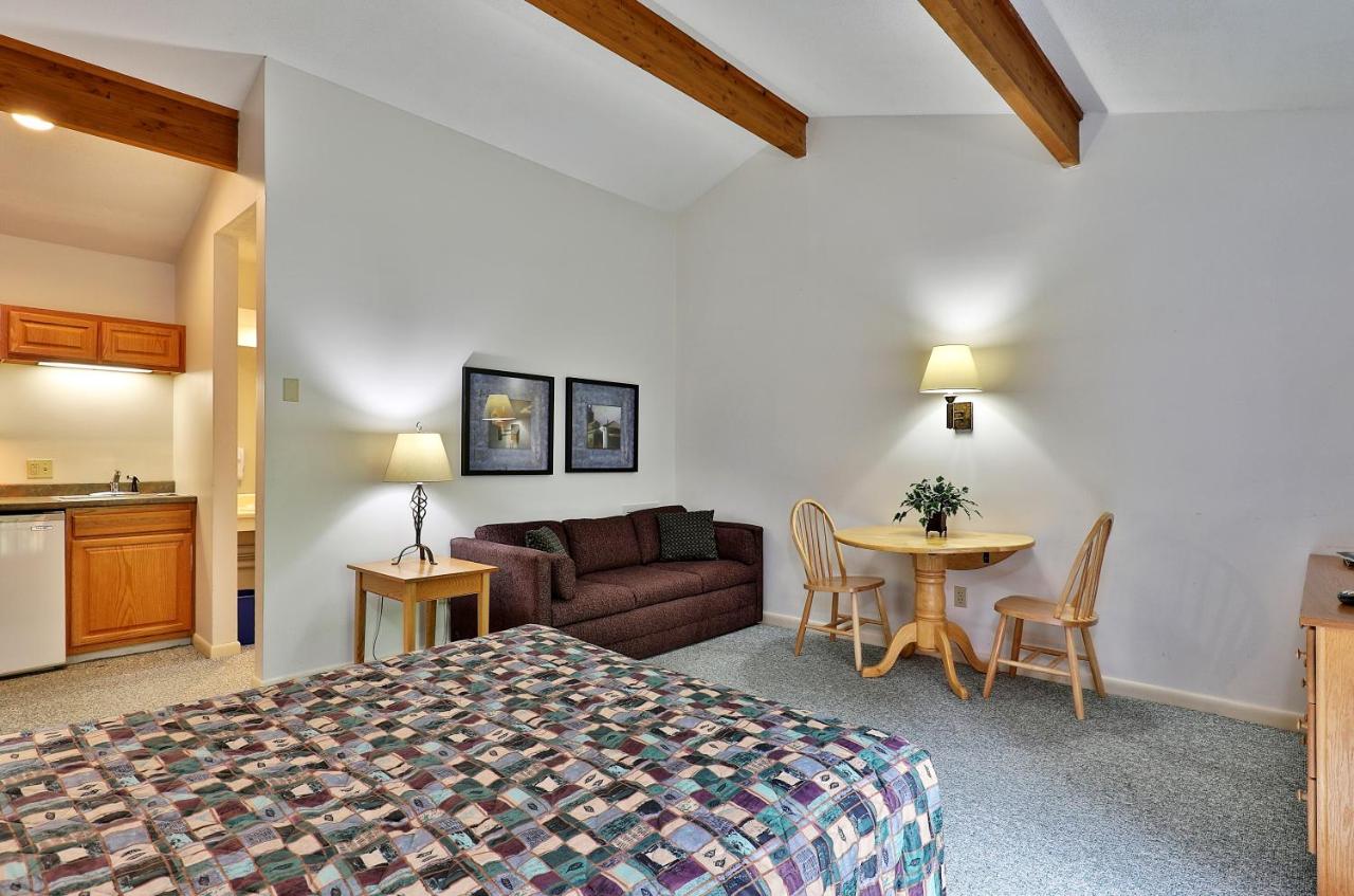 | Cedarbrook Queen Studio 207