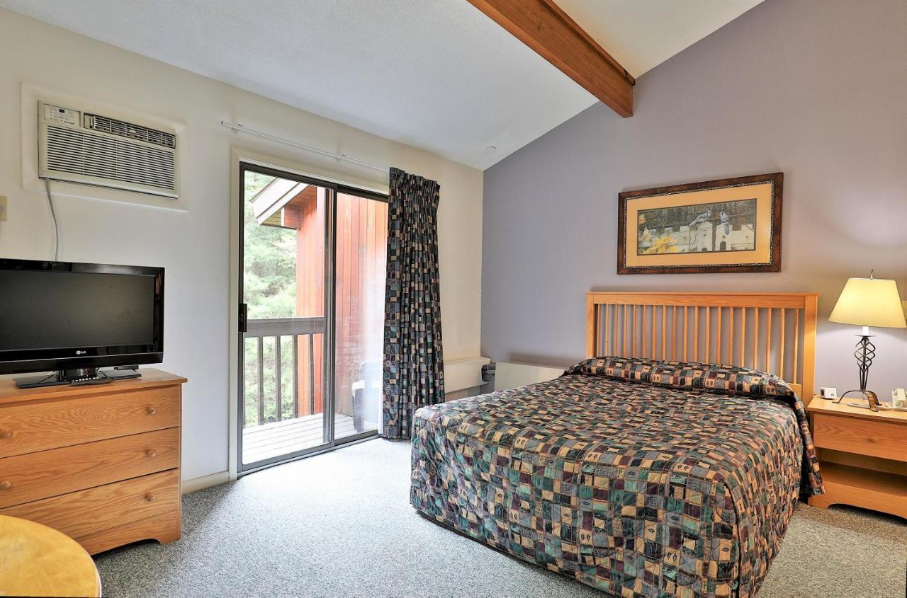 | Cedarbrook Queen Studio 207
