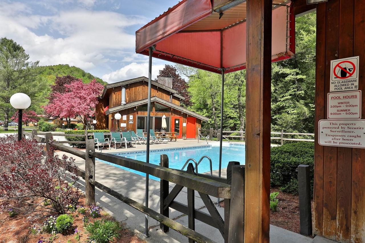 | Cedarbrook Queen Studio 207