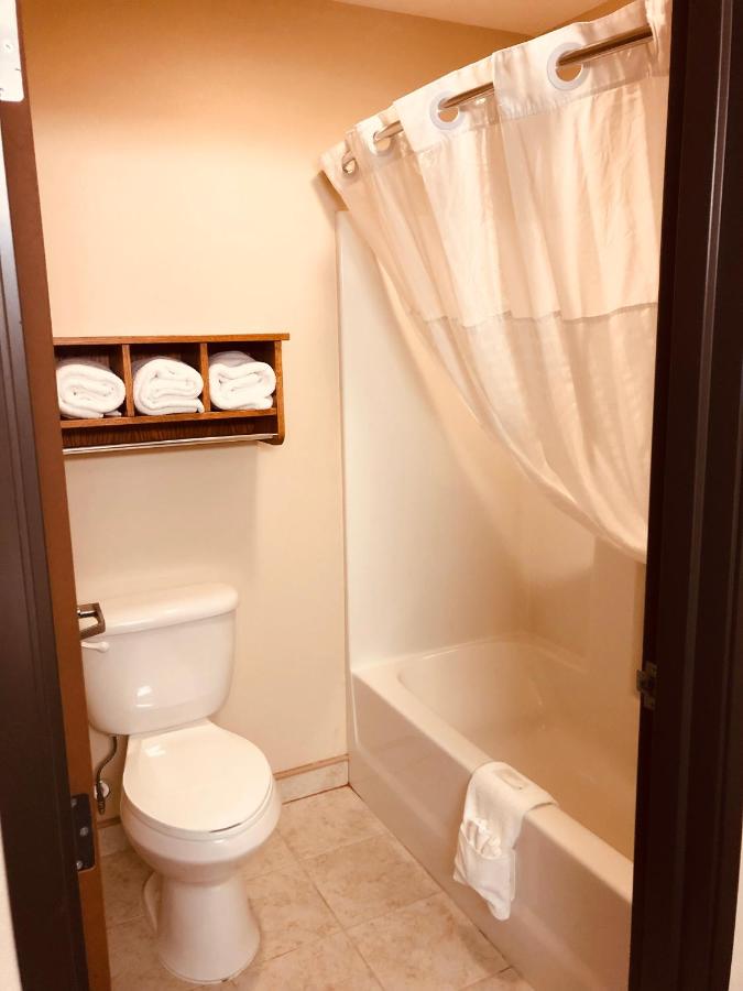 | Shenandoah Inn & Suites