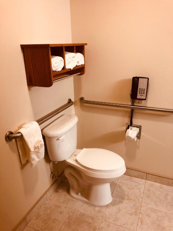 | Shenandoah Inn & Suites