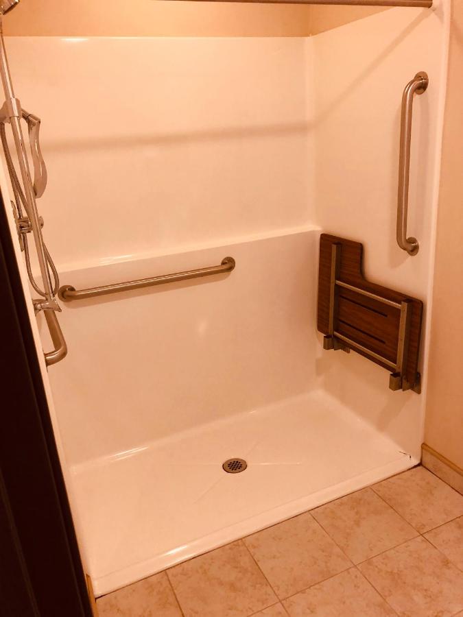 | Shenandoah Inn & Suites