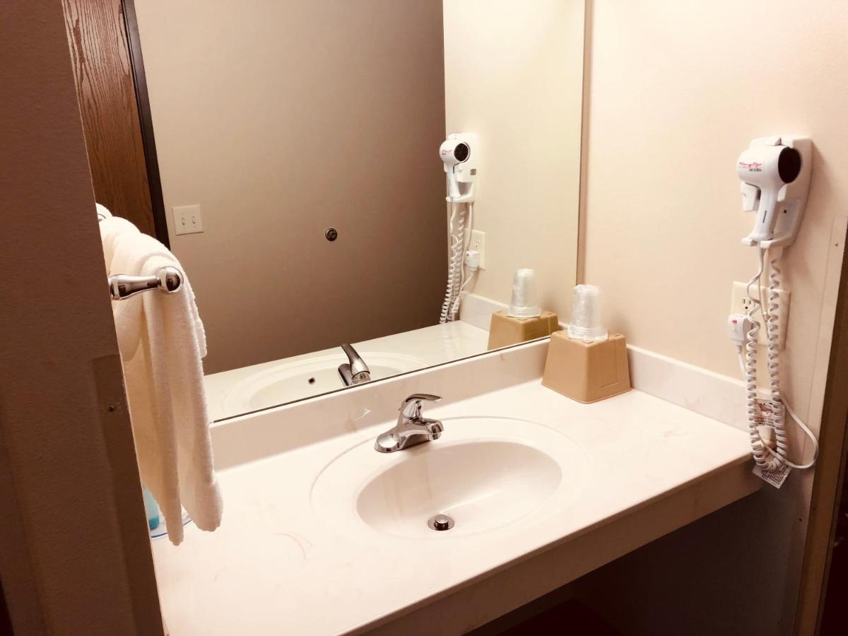 | Shenandoah Inn & Suites