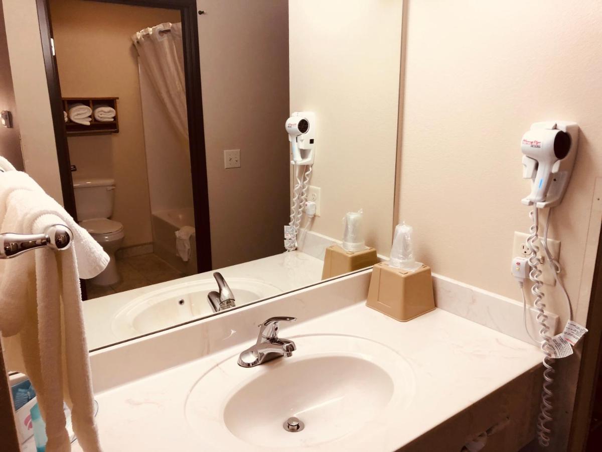 | Shenandoah Inn & Suites