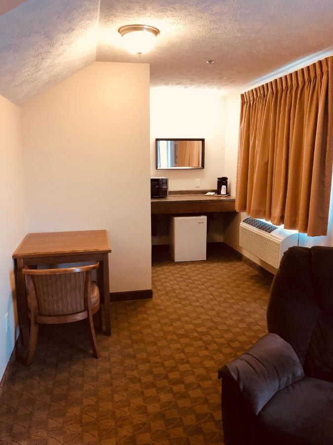 | Shenandoah Inn & Suites