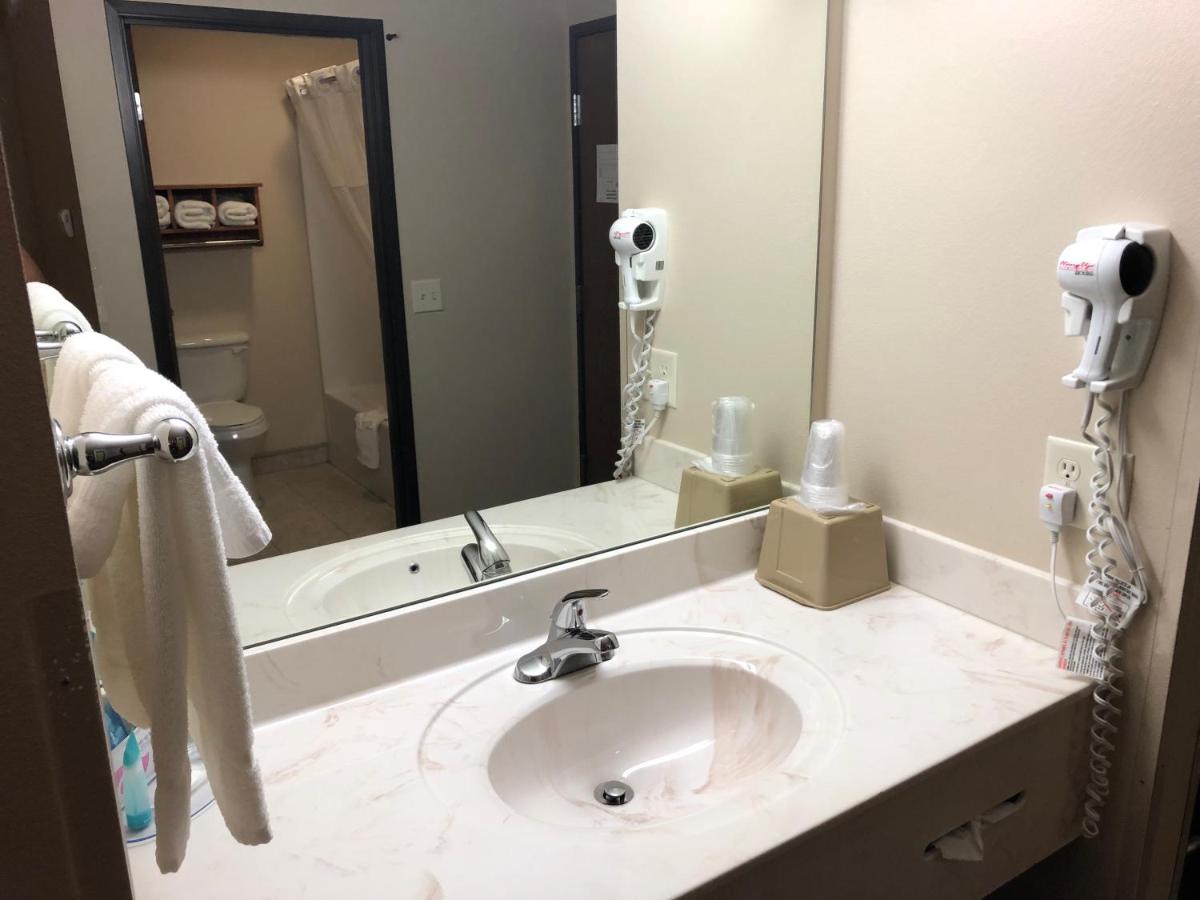 | Shenandoah Inn & Suites