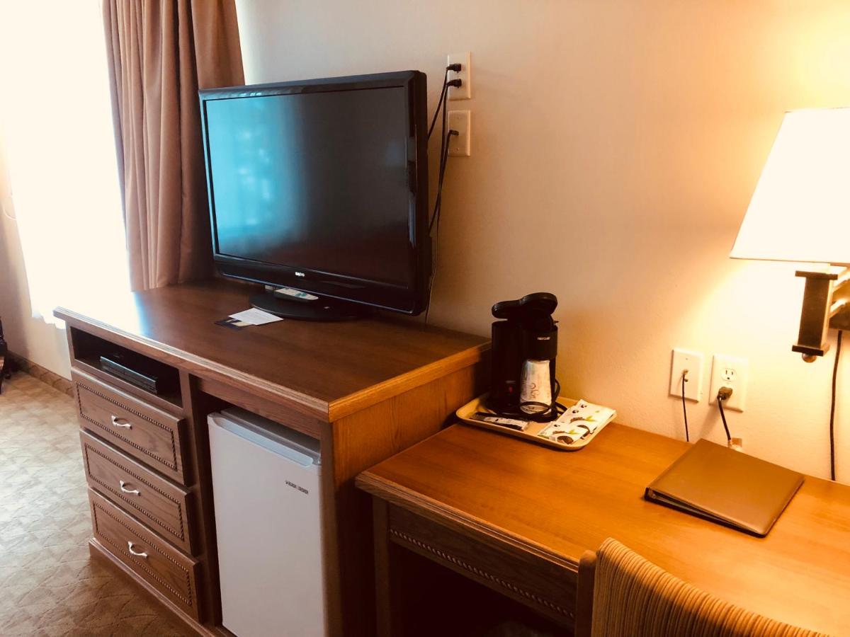 | Shenandoah Inn & Suites