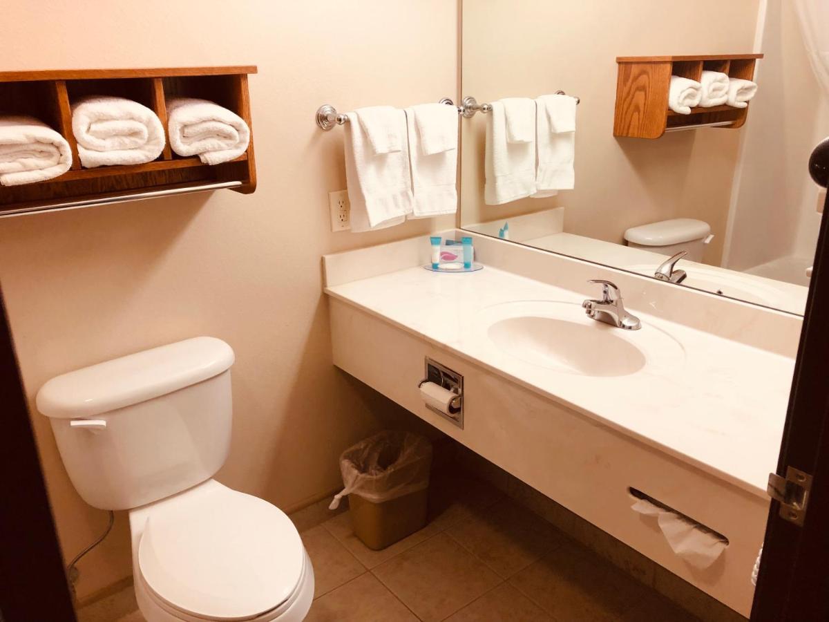 | Shenandoah Inn & Suites