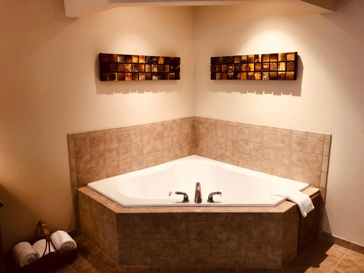 | Shenandoah Inn & Suites
