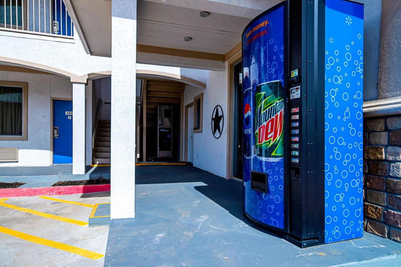 | Motel 6-Rhome, TX