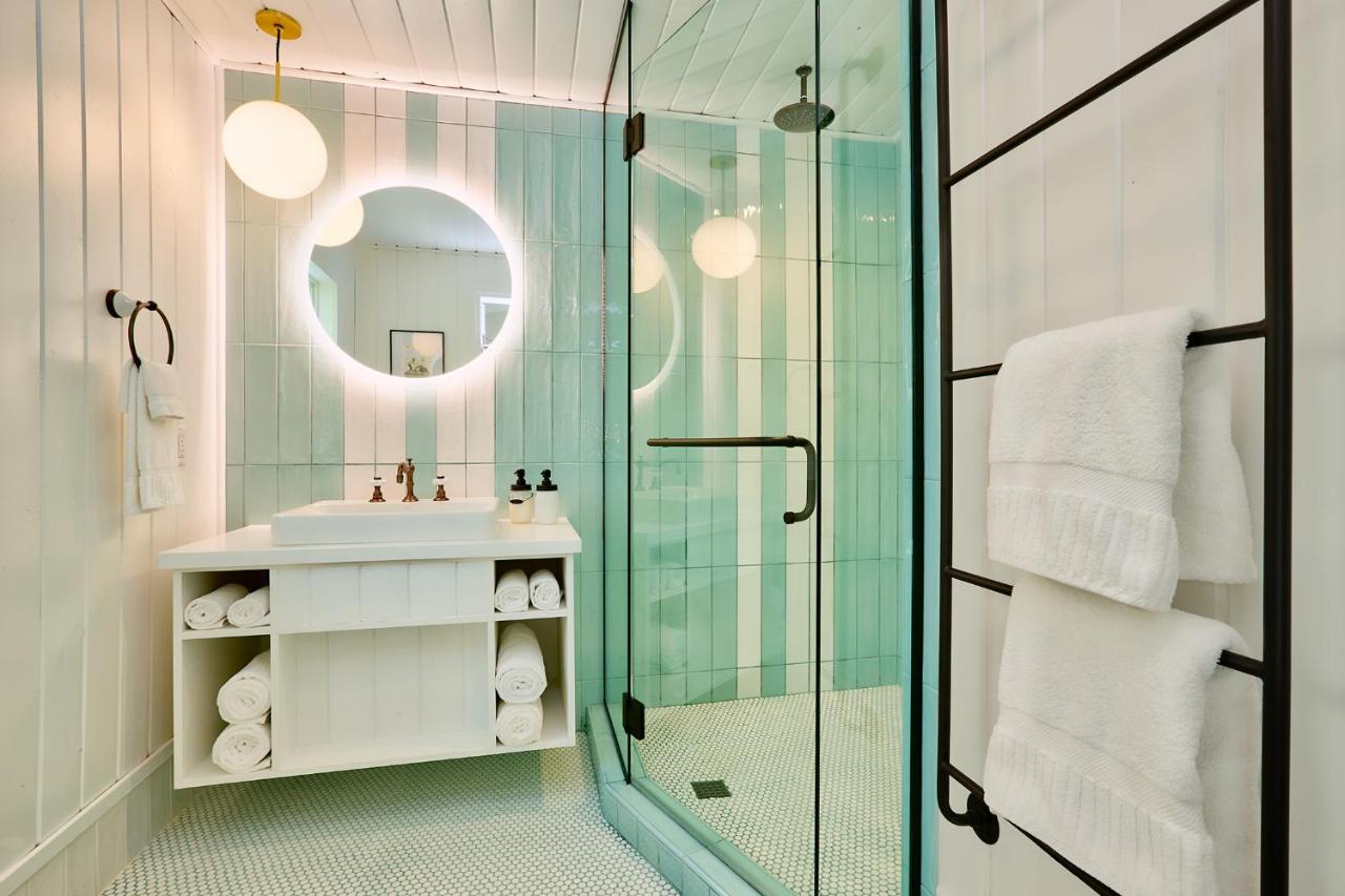 King Suite at Dive Palm Springs Hotel - 21 & Over
