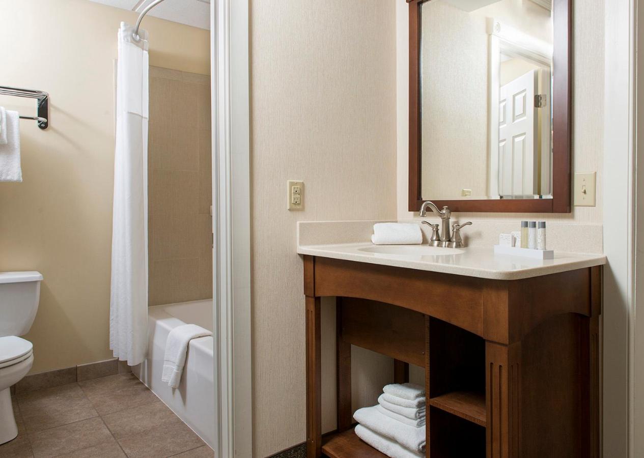 | Bird-in-Hand Family Inn