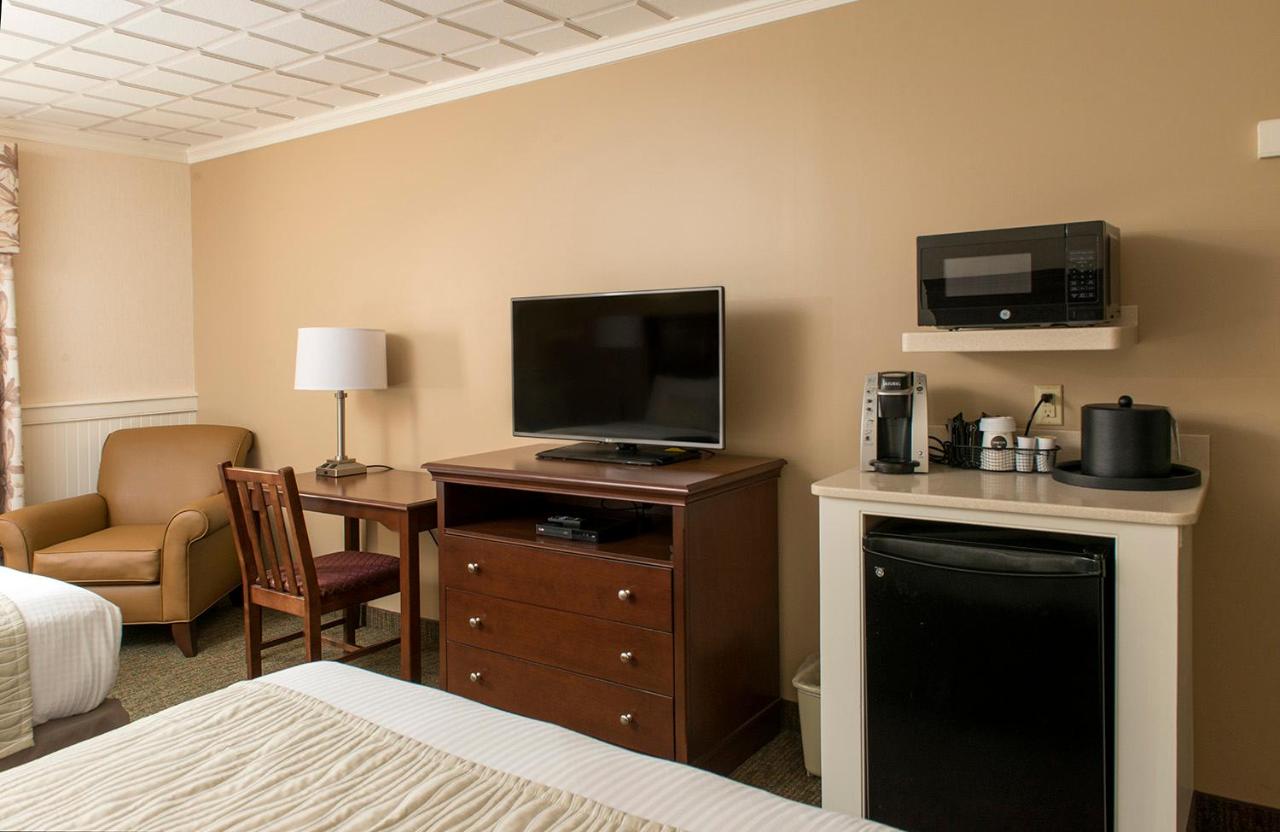 | Bird-in-Hand Family Inn