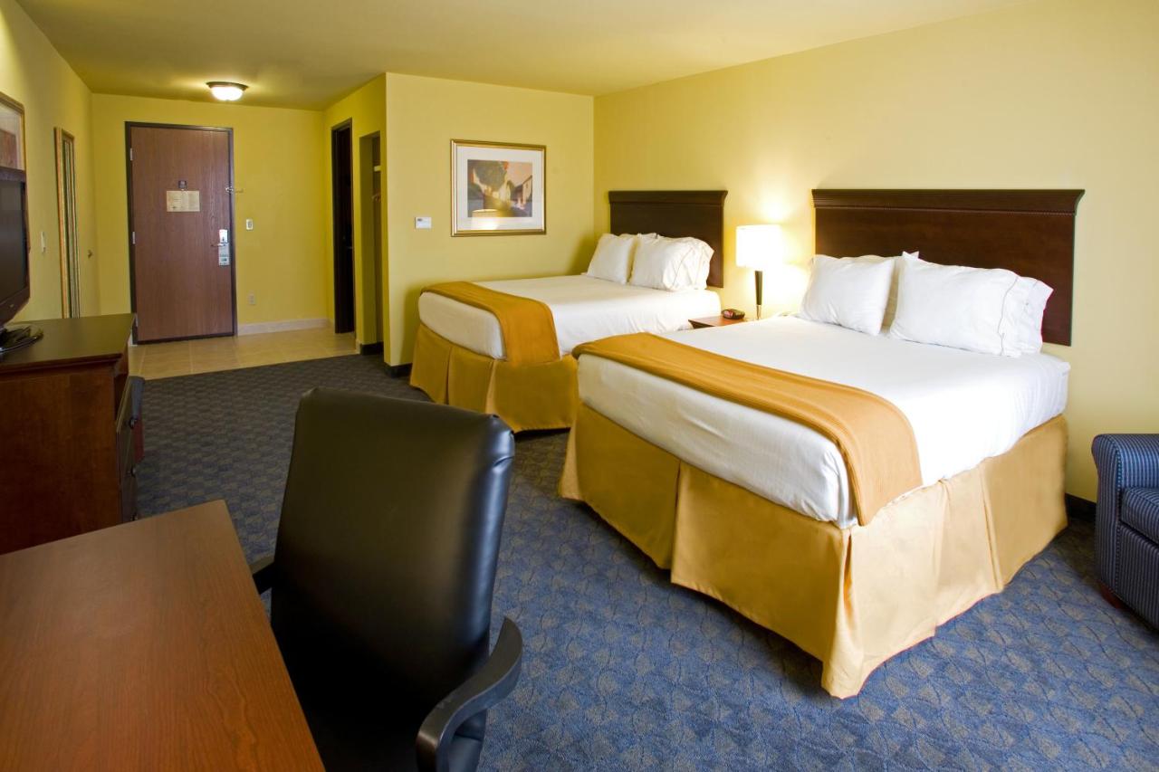 Queen Room with Two Queen Beds at Holiday Inn Express & Suites Corpus Christi NW - Calallen by IHG