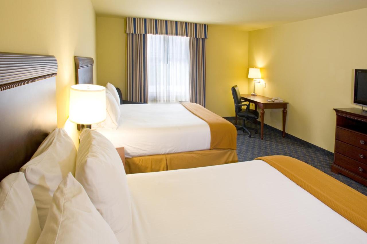 Queen Room with Two Queen Beds at Holiday Inn Express & Suites Corpus Christi NW - Calallen by IHG