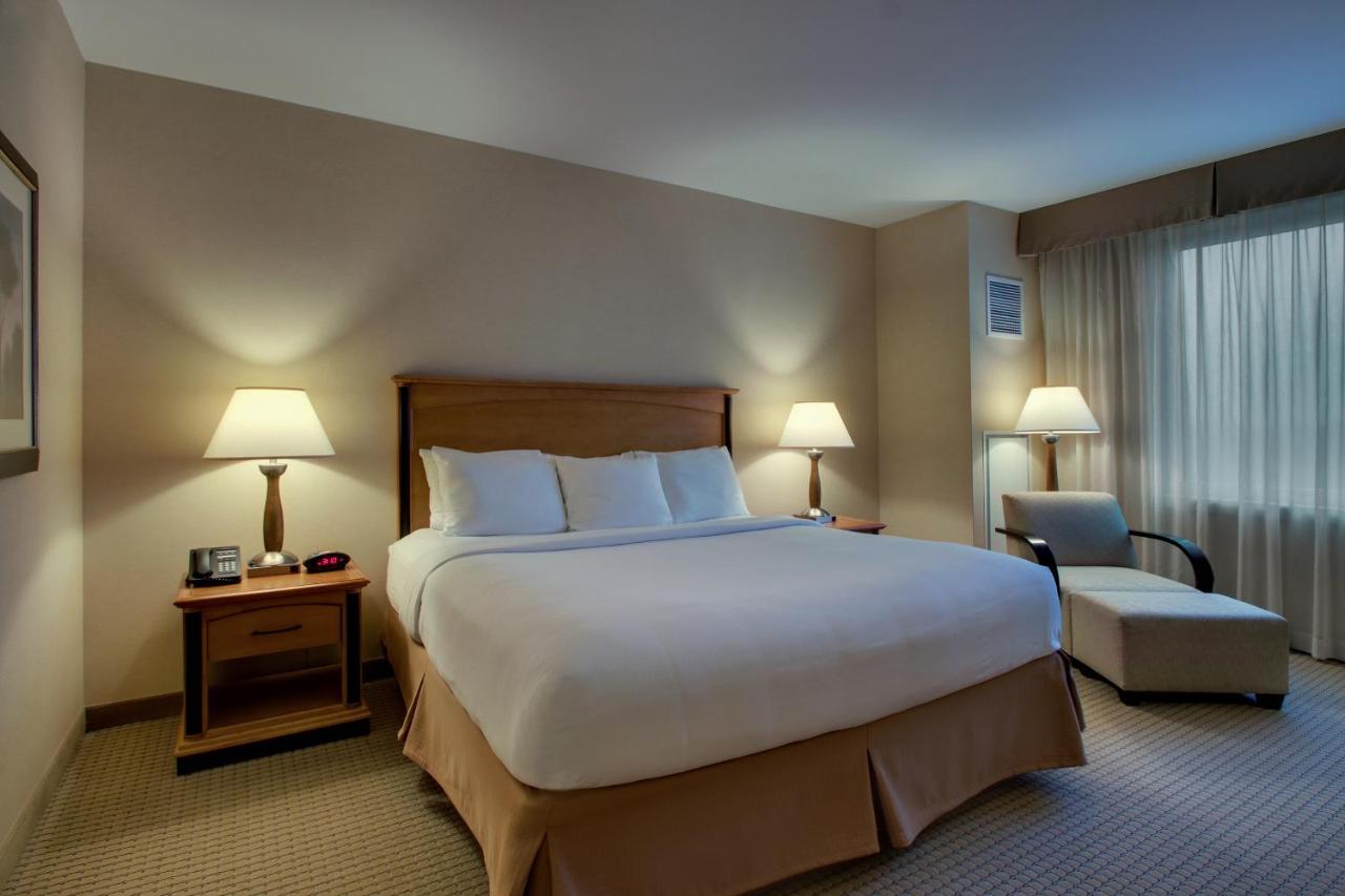 Deluxe King Room at Hollywood Casino Bangor