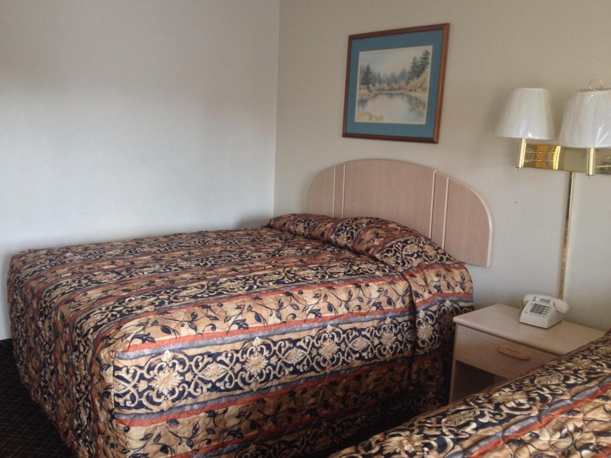 Standard Double Room at Battlefield Inn Springfield
