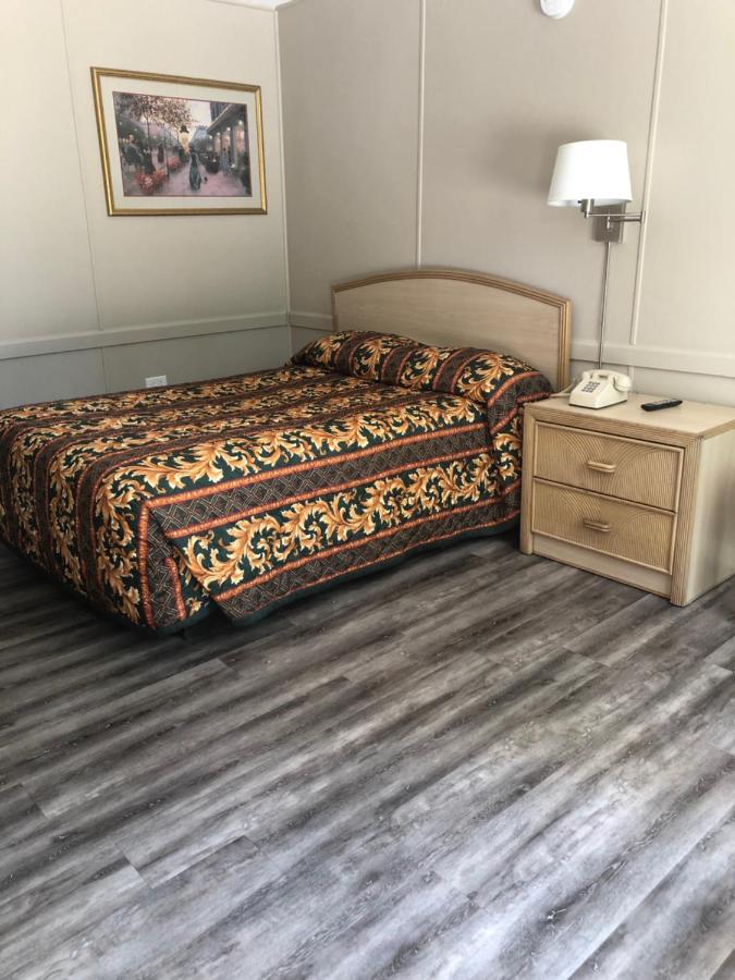  | Red Carpet Inn - Louisville
