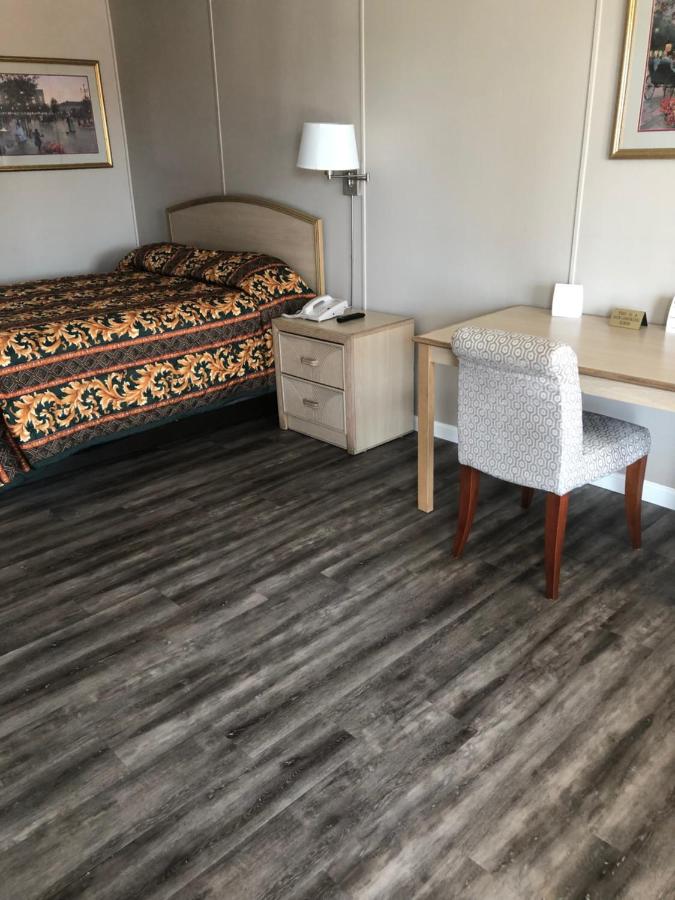  | Red Carpet Inn - Louisville