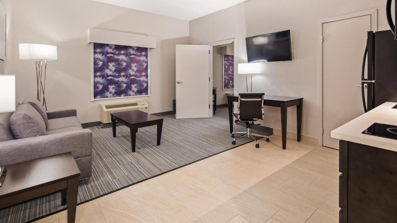King Suite with Kitchenette at Best Western Plus Wilkes Barre-Scranton Airport Hotel