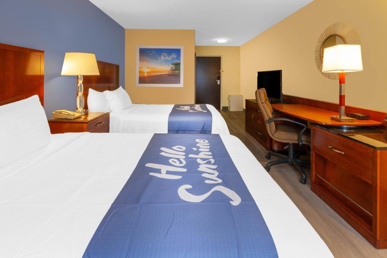 Deluxe Double Room with Two Double Beds - Non-Smoking at Days Inn by Wyndham Milan Sandusky South