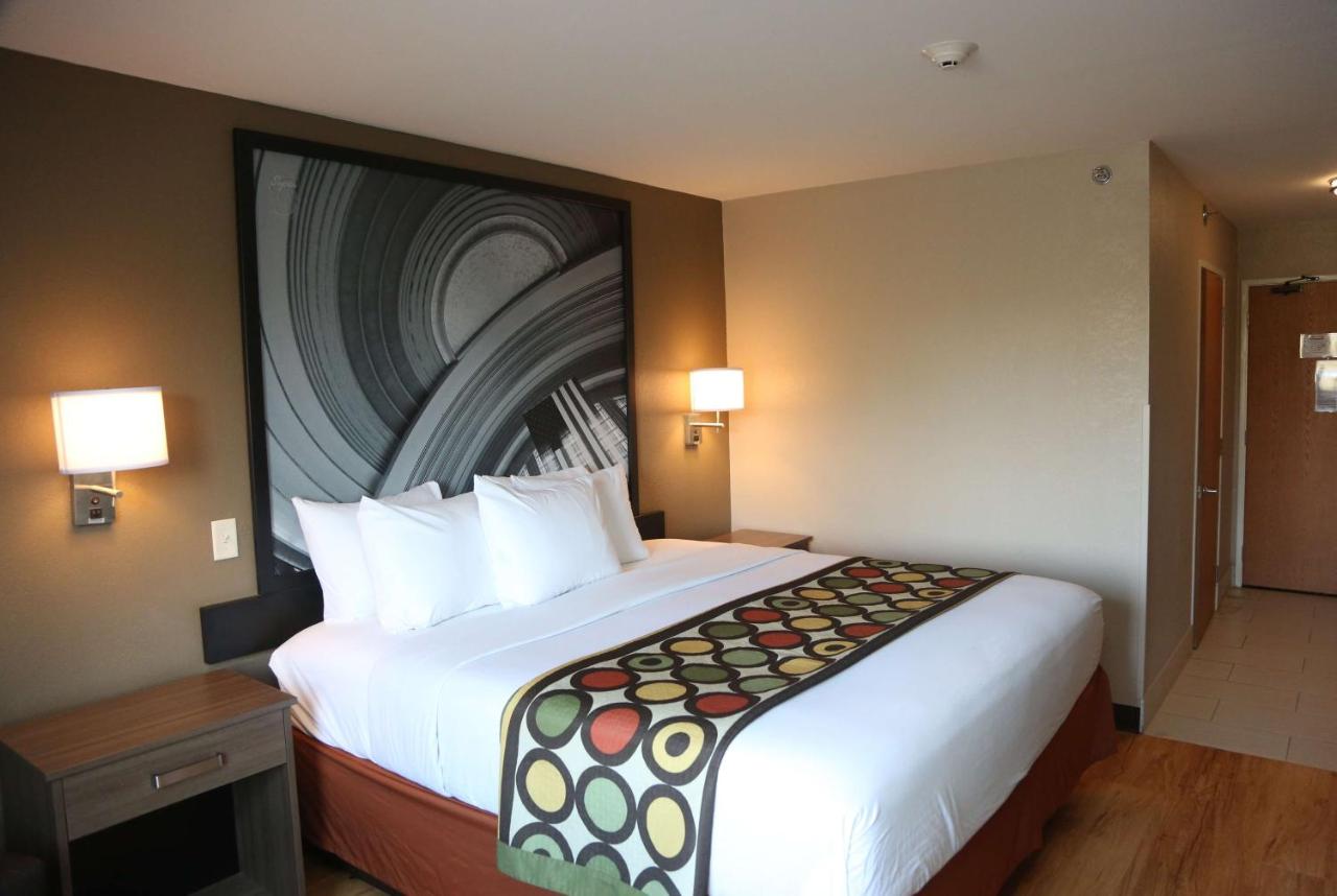 | Super 8 by Wyndham Portsmouth